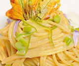 Spaghetti asparagi e fiori di zucca