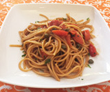 Spaghetti con acciughe e pomodorini