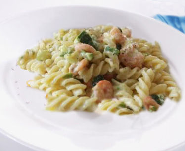 Fusilli con gamberetti, zucchine e noci - Ricetta