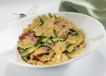 Farafalle speck, zucchine e zafferano - Ricetta