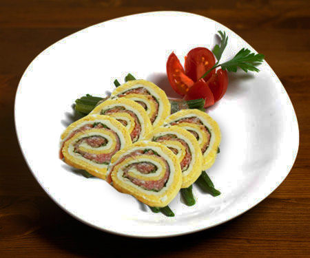 Rotolo di frittata alla mousse di tonno