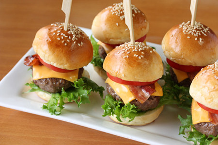 Mini Hamburger con edam e salsa remoulade