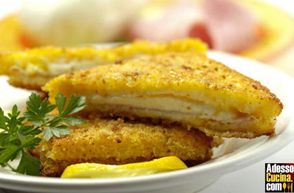 Mozzarella in carrozza con prosciutto