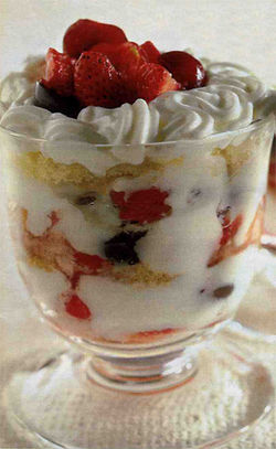 Coppe di yogurt amarene e fragole - Ricetta