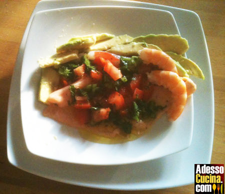 Salmone marinato all'avocado e gamberi - Ricetta