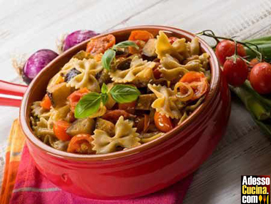 Farfalle melanzane e pomodori - Ricetta