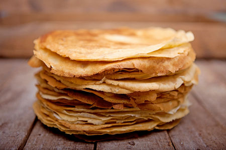 Terrina di formaggio fresco in mantello di Crêpes e pomodori al balsamico - Ricetta