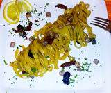 Fettuccine con pescespada, olive nere di Gaeta, capperi di Pantelleria, pomodori secchi siciliani sott'olio