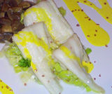 Filetti di sogliola su letti di porri e champignons e salsa allo zafferano