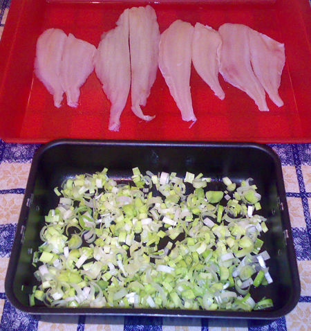 Filetti di sogliola su letti di porri e champignons e salsa allo zafferano