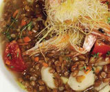 Zuppa di farro con gamberetti in crosta croccante