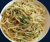 Spaghetti aglio, olio, peperoncino e noci
