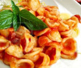 Orecchiette con sugo rosso al tonno