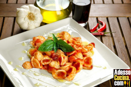 Orecchiette con sugo rosso al tonno - Ricetta