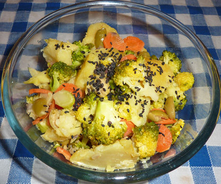 Insalata di patate e broccolo al sesamo nero