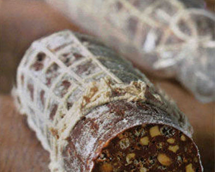 Rotolo al cioccolato e nocciole (tipo salame)