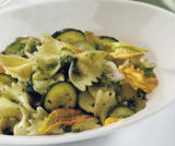 Farfalle zucchine e pesto