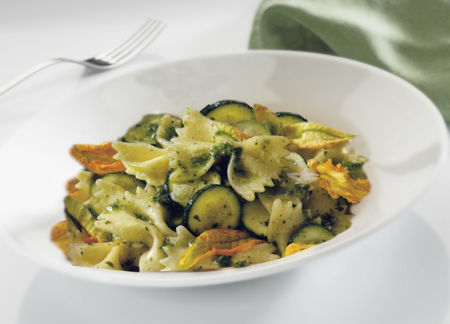 Farfalle zucchine e pesto