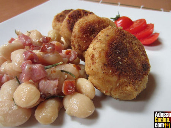 Mini hamburger di tonno con fagioli