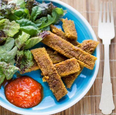 Cotoletta di lupini con crema di peperoni