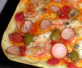 Pizza con wurstel vegetali