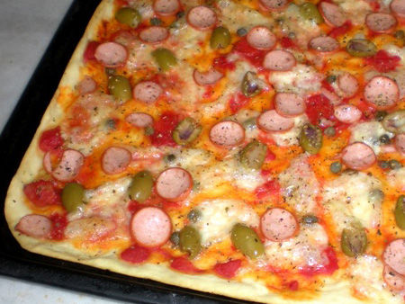 Pizza con wurstel vegetali - Ricetta