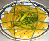 Rigatoni con zucchine e fiori in giallo