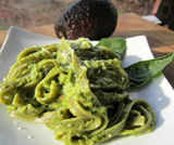 Tagliolini di spinaci con avocado