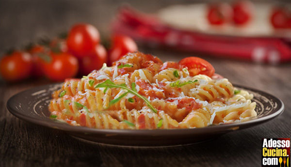 Fusilli pomodoro rucola e parmigiano