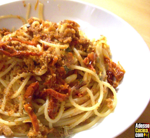 Spaghetti gratinati con cipolline novelle