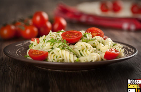 Fusilli pomodoro, rucola e formaggio