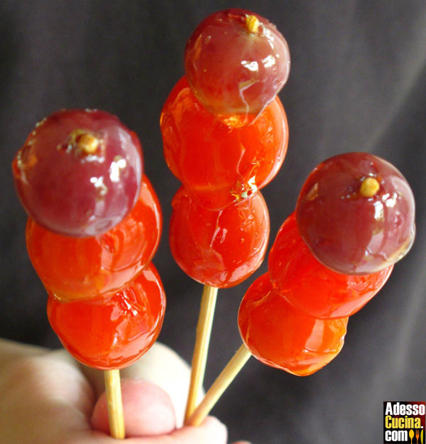 Stecchi alla frutta caramellata - Ricetta su AdessoCucina.com
