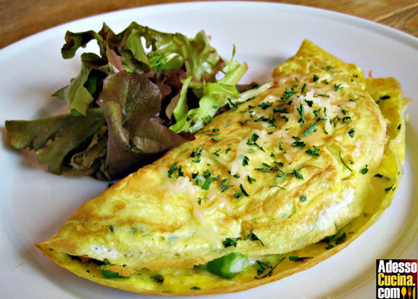 Omelette con asparagi e carciofi