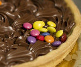 Crostata con ciuffi di nutella e smarties