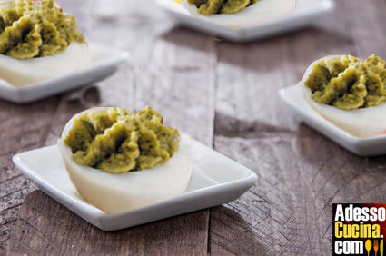 Uova sode ripiene di crema agli spinaci - Ricetta