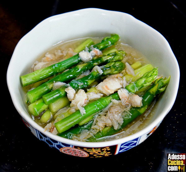 Zuppa di granchio e asparagi