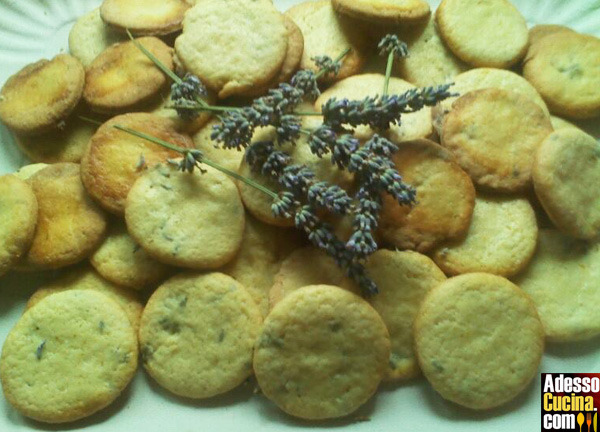 Biscotti ai fiori di lavanda - Ricetta