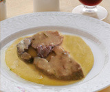 Arrosto di maiale al latte in pentola a pressione con polenta