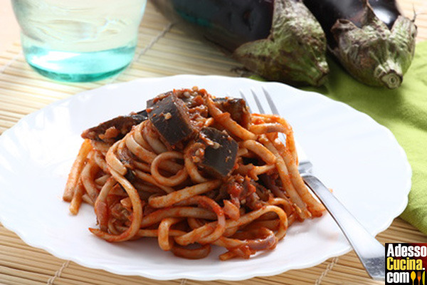 Pasta al sugo di melanzane