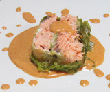 Terrina di verza con ripieno di salmone con salsa al curry
