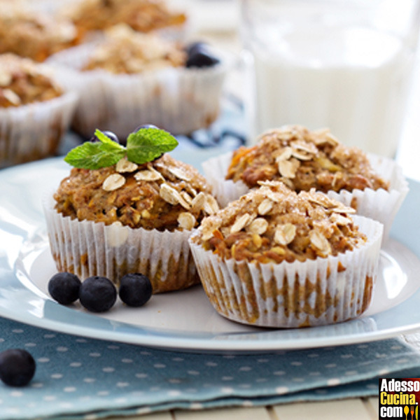 Muffin alle banane, mirtilli, mele e fiocchi di avena - Ricetta