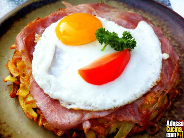 Rösti con uova e prosciutto - Ricetta