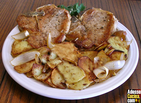 Braciole di maiale al forno con patate - Ricetta