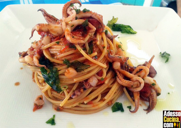 Spaghetti con erbette e seppioline - Ricetta