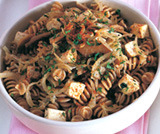 Fusilli integrali con funghi, seitan e tofu