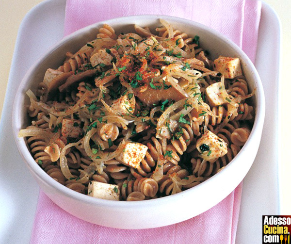 Fusilli integrali con funghi, seitan e tofu - Ricetta