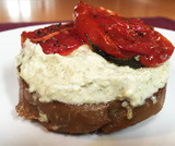 Hamburger di seitan con salsa tartara di soia e pomodori confit