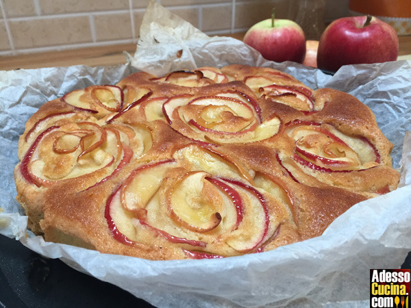 Torta con rose di mele scenografica - Ricetta