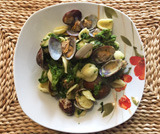 Orecchiette con cime di rapa, vongole e pomodori secchi