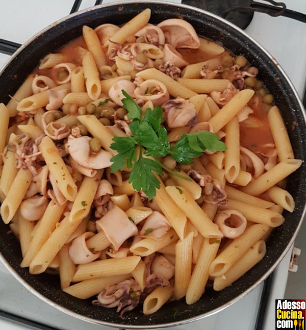 Pasta piselli e calamari con zenzero - Ricetta